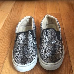 Snake skin, slip on, flats